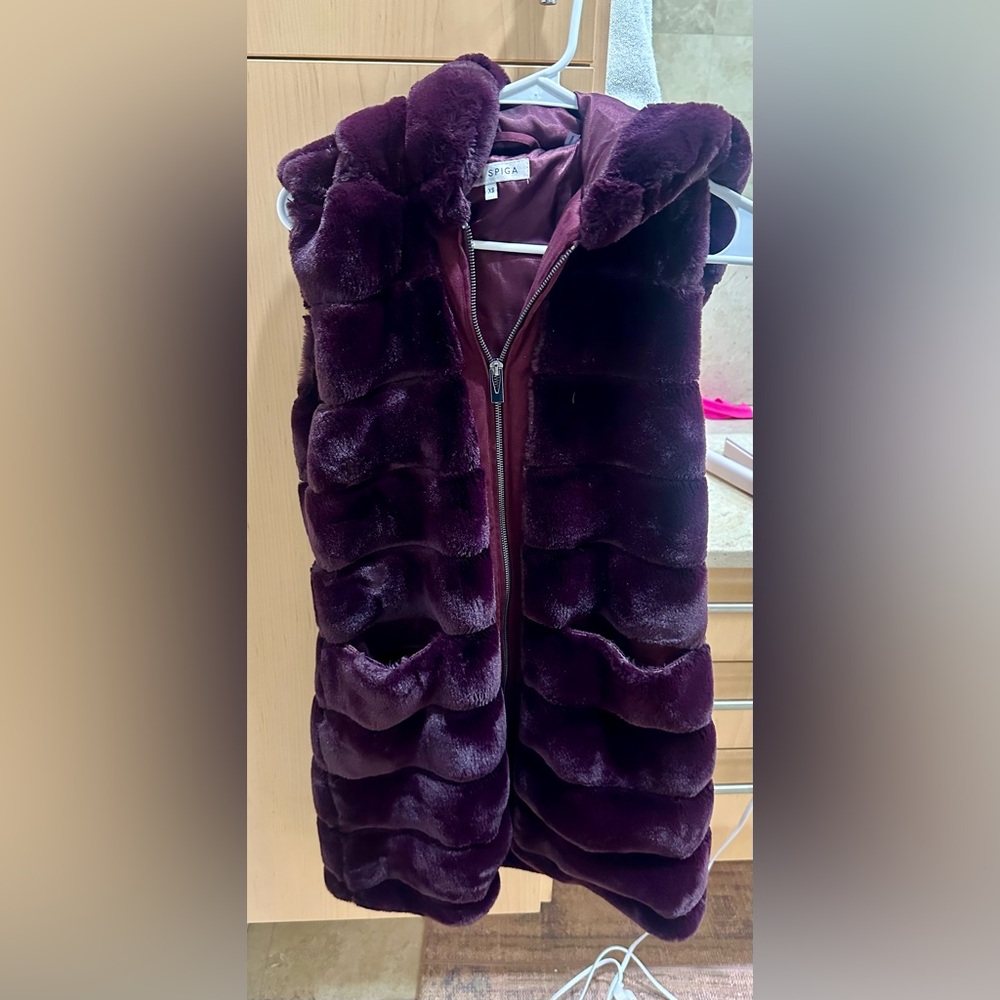 Women’s Via SpigaPlush Hooded Long Vest in Deep Purple. Size XS.